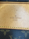 Pre Loved Louis Vuitton Vintage Monogram Excursion Bag