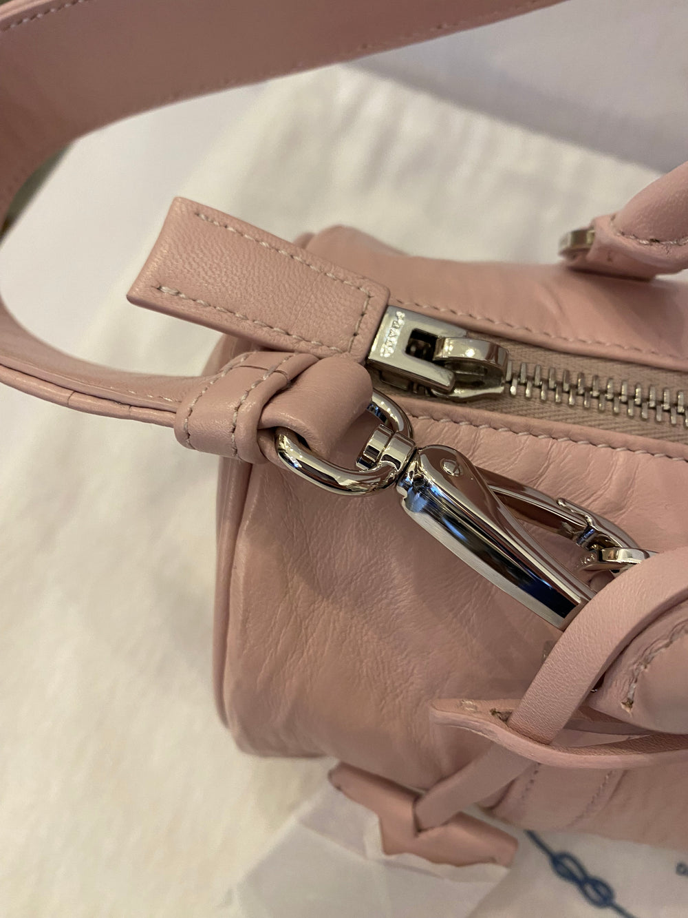 Pre Loved Prada Re-edition 2002 Leather Bag in Alabaster (NEW)