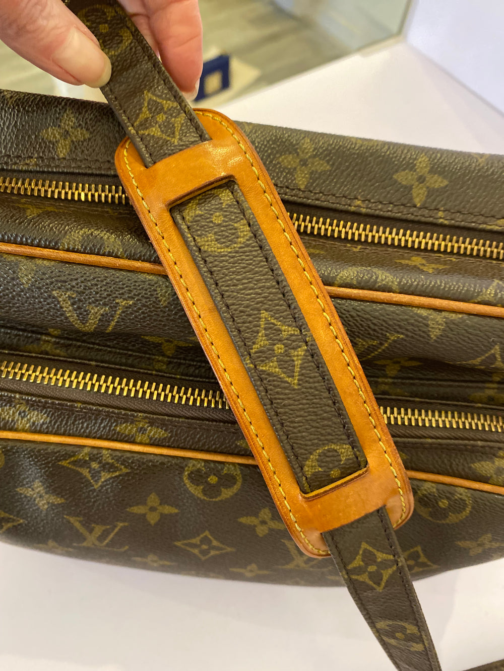 Pre Loved Louis Vuitton Vintage Monogram  Nile Shoulder Messenger Bag