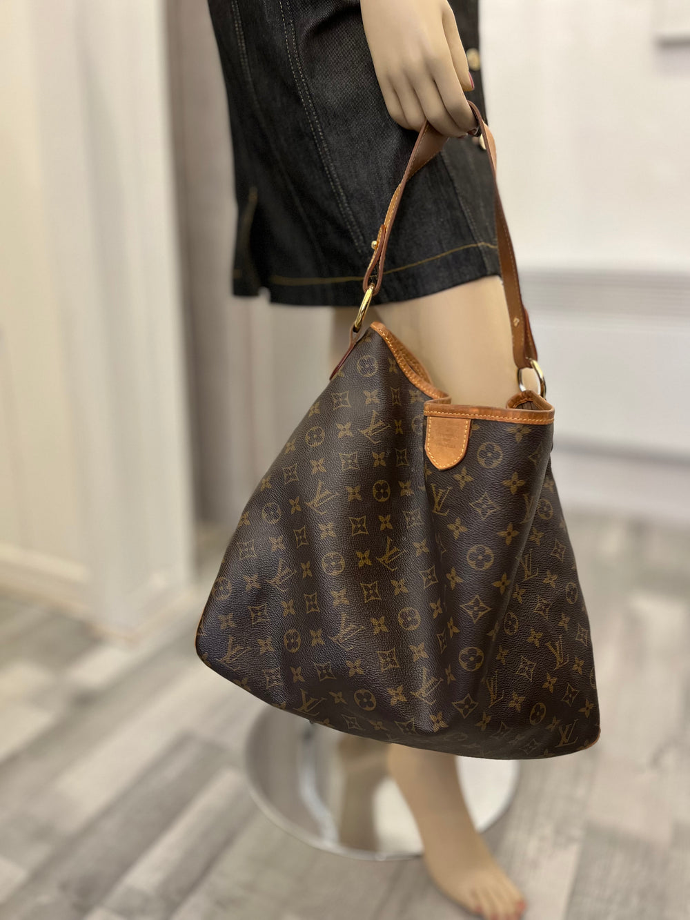 Pre Loved Louis Vuitton Vintage Monogram Tote **reserved Sh**