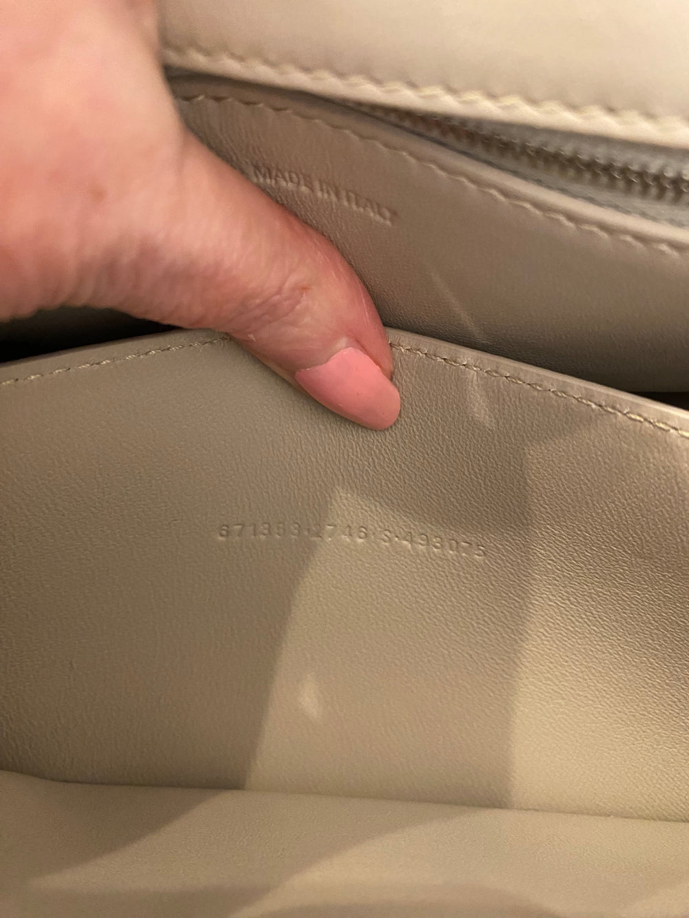 Pre Loved Balenciaga Hourglass Shoulder Bag in Cold Beige Leather