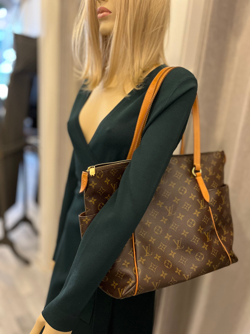 Pre Loved Louis Vuitton Vintage Monogram Totally Bag
