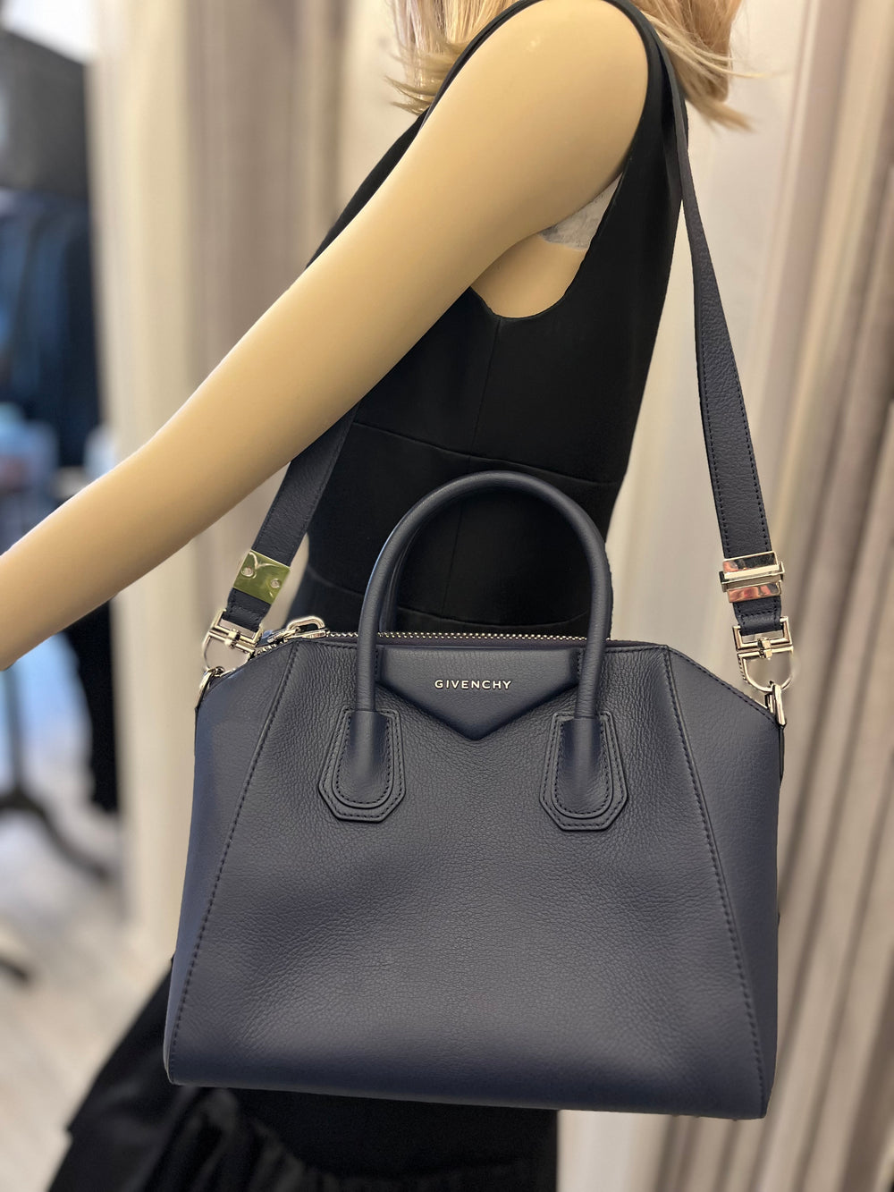 Pre Loved Givenchy Small Navy Antigona  (excellent)