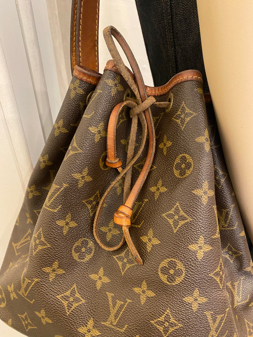 Pre Loved Louis Vuitton Vintage  Noe Monogram Bucket Bag