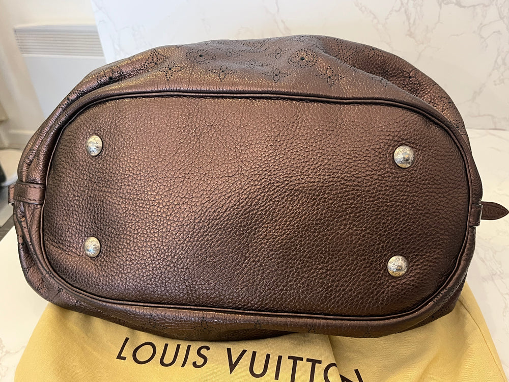 Pre Loved Louis Vuitton Bronze Metallic Mahina Leather Slouchy Bag