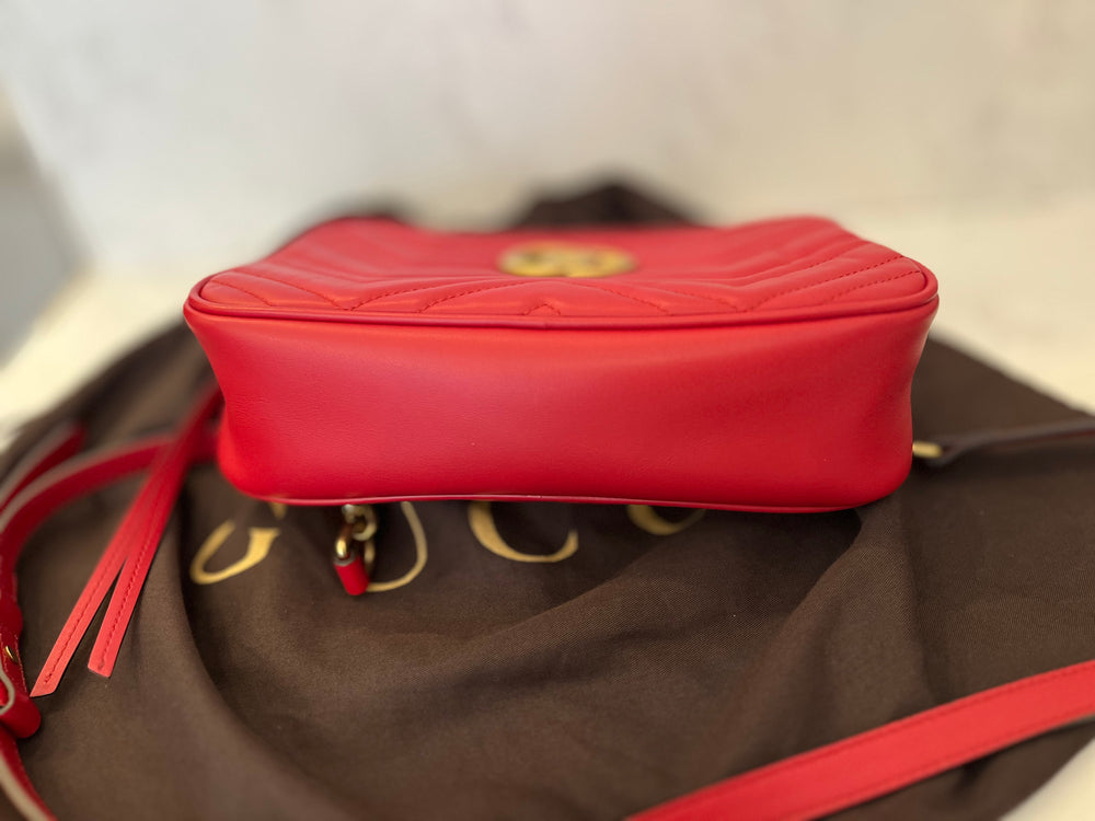 Pre Loved Gucci GG Marmont Matelasse Shoulder/Crossbody in Red (excellent)