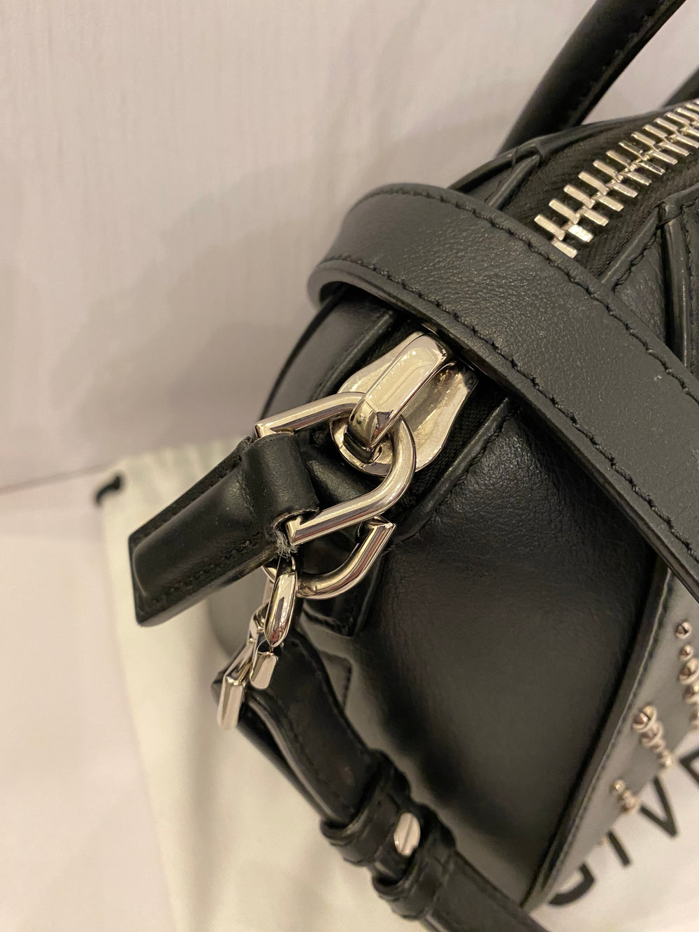 Pre Loved Givenchy Antigona Studded Small in Black