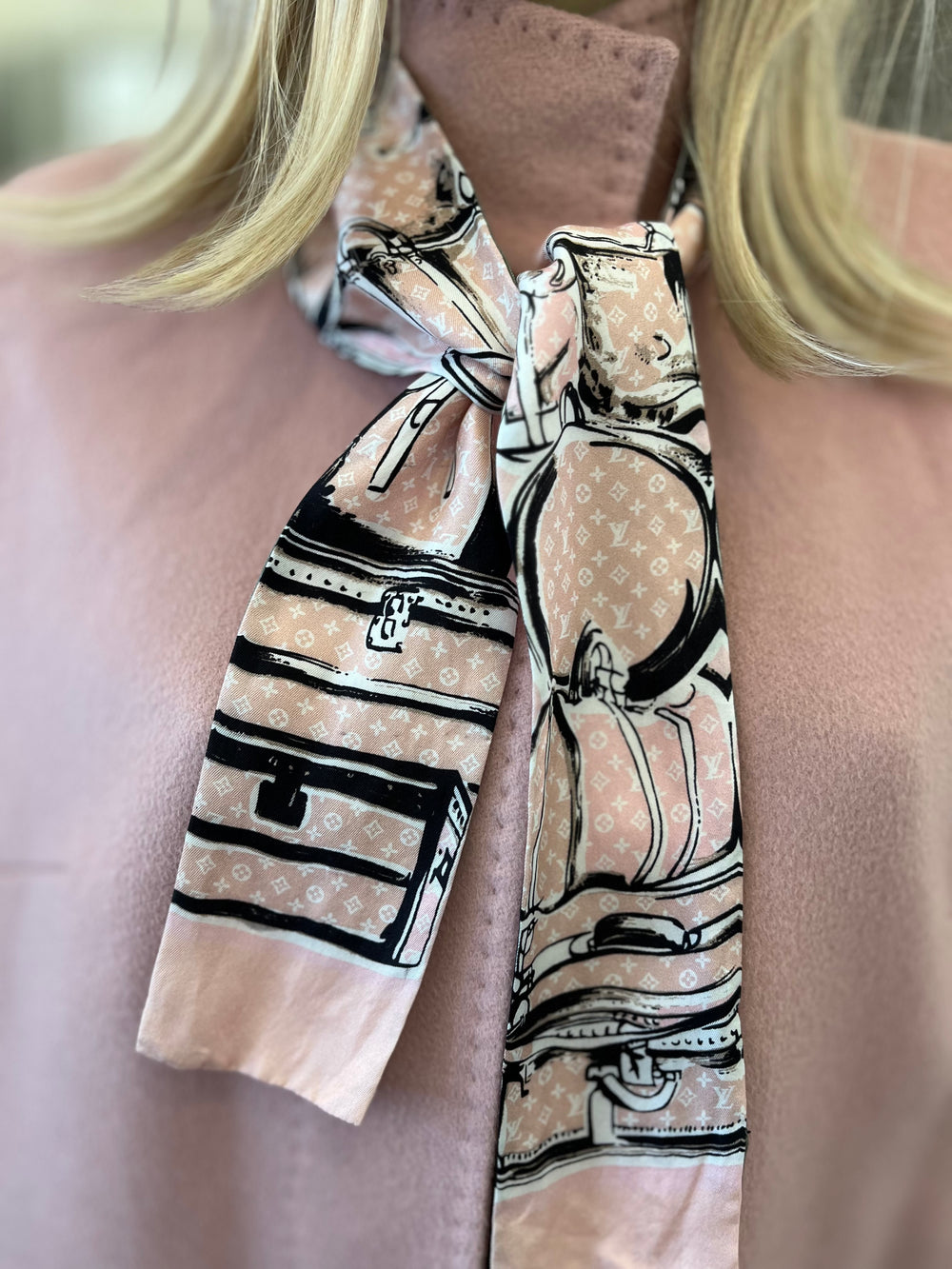 Pre Loved Louis Vuitton Monogram Silk Bandeau Scarf