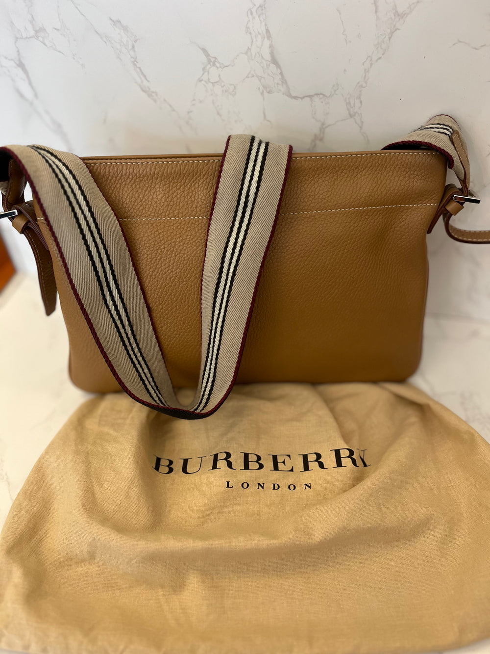 Pre Loved Burberry Leather Crossbody Messenger Bag
