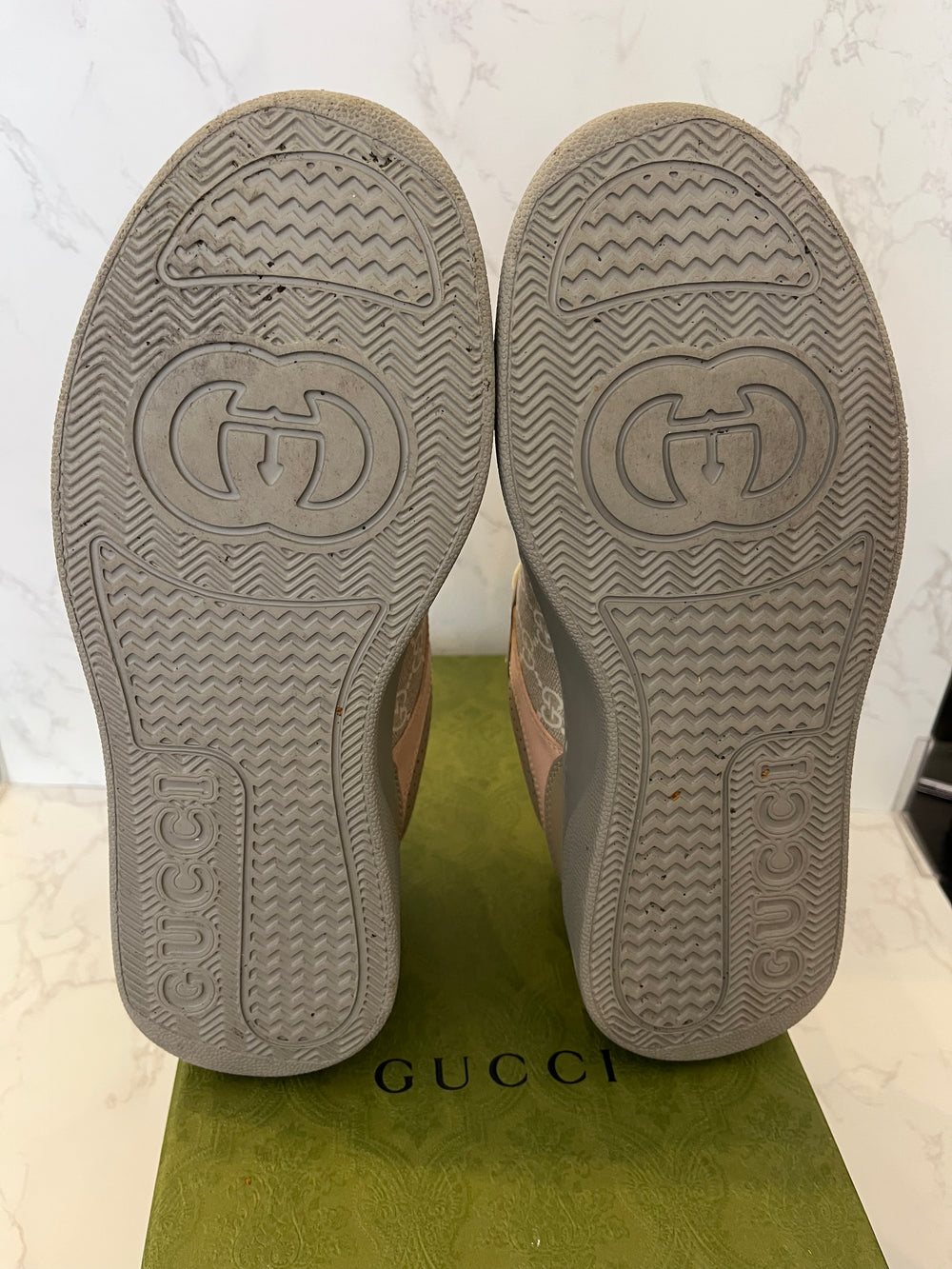 Pre Loved Gucci Trainers Size UK 7 (fits 6-6.5) (as new)