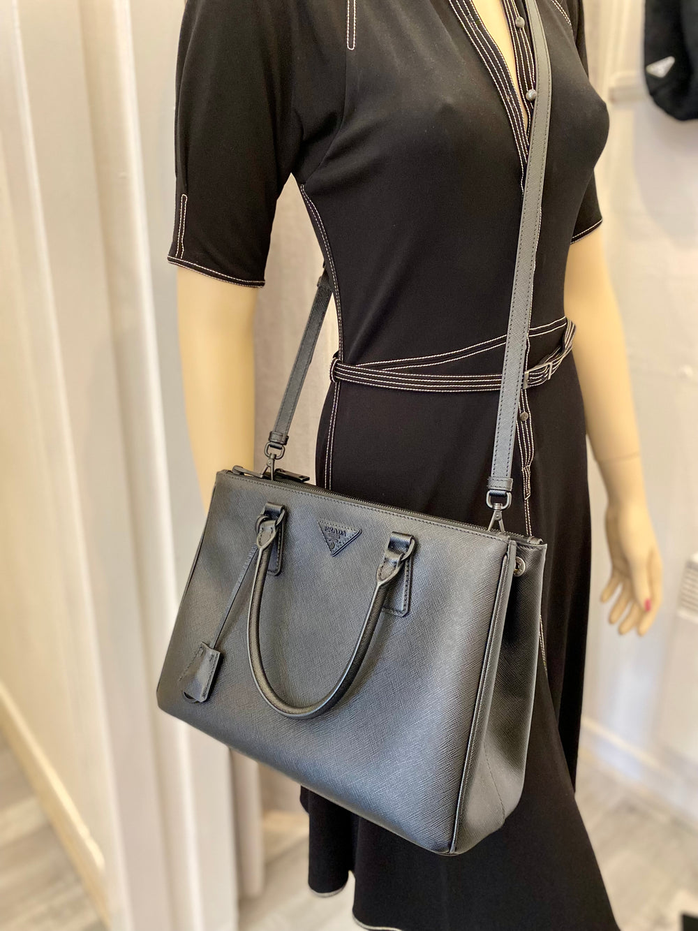 Pre Loved Prada Black Saffiano Lux Two Way Double Zip Tote (pristine)