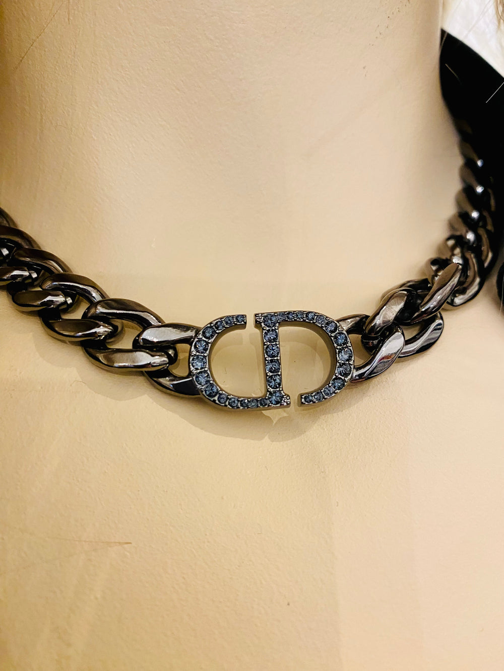 Christian Dior 30 Montaigne Necklace in Rhodium (as new)