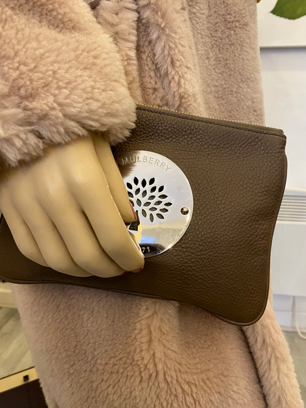 Pre Loved Mulberry Daria Clutch in Taupe