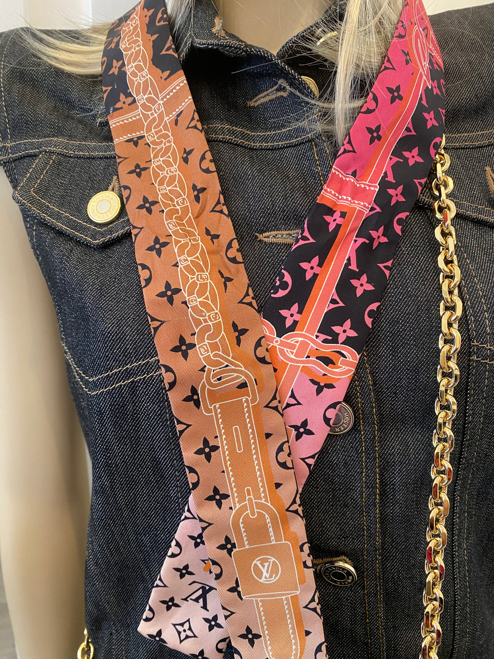 Pre Loved Louis Vuitton Monogram Silk Bandeau Scarf