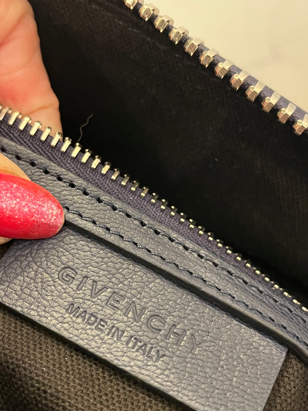 Pre Loved Givenchy Small Navy Antigona  (excellent)