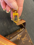 Pre Loved Louis Vuitton Pochette Accessoires in Monogram Canvas - Excellent