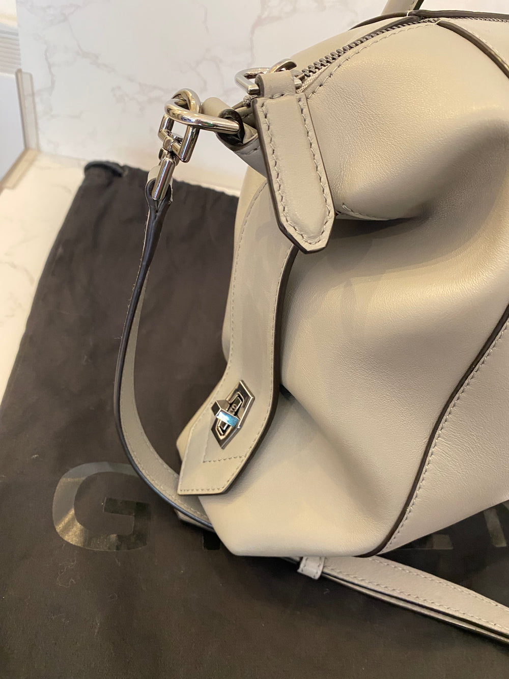 Pre Loved Givenchy Small Soft Grey Antigona  (excellent)