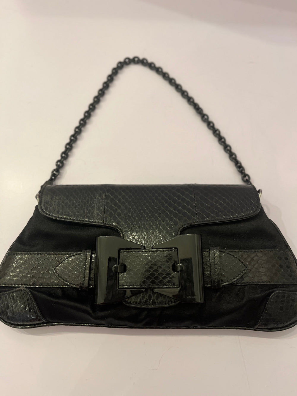 Pre Loved Gucci Vintage “Queen Bow” Clutch Bag in Black Leather & Satin with Chain